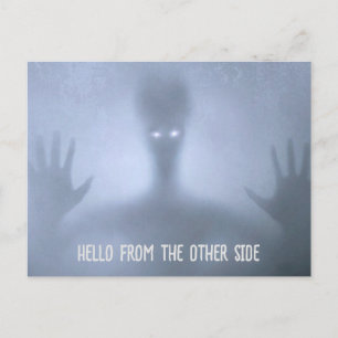 Spookachtige Alien in Mist Hallo vanuit de Andere Briefkaart