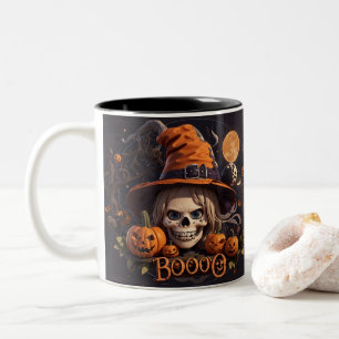Spookachtige Halloween-scène met pompoen, heks, ma Tweekleurige Koffiemok