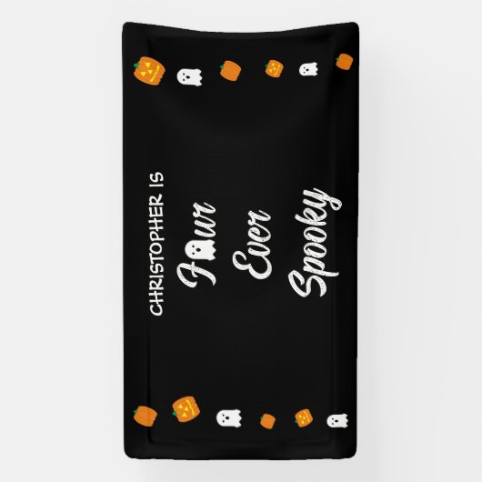 Spooky 4e verjaardag spandoek (Verticaal)