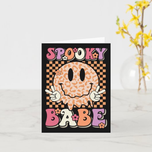 Spooky Bybe Groovy Halloween Leopard Smile Face Ch Kaart (Gele Bloem)