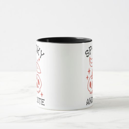 Spooky en Schattigee Skulls White Halloween Mok (Midden)