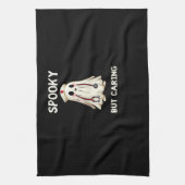SPOOKY MAAR ZORGZAAM Essential T-shirt Theedoek (Verticaal)