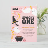 SPOOKY ONE Leuke en Moderne Roze Spook Uitnodiging (Staand voorkant)