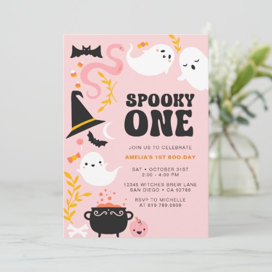 SPOOKY ONE Leuke en Moderne Roze Spook Uitnodiging (Staand voorkant)