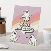 Spooky One Retro Ghost Verjaardag Booze Reclamebord Met Voetstuk (Insitu)