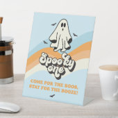 Spooky One Retro Ghost Verjaardag Booze Reclamebord Met Voetstuk (Insitu)