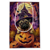 Spooky Pug Dog Halloween Witch and Pumpkin Medium Cadeauzakje (Voorkant)