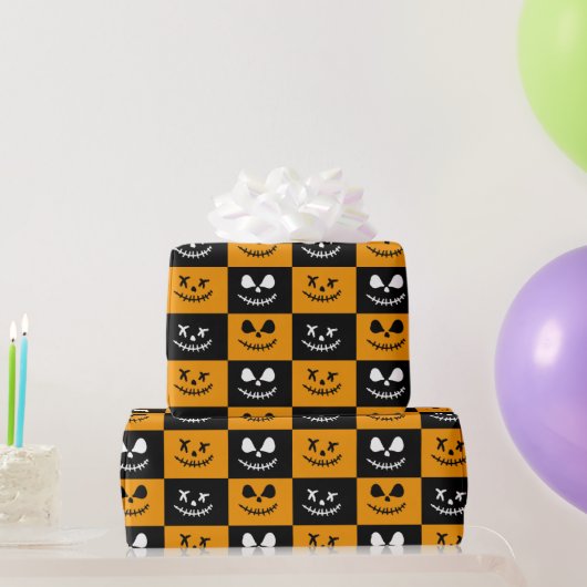 Spooky Stitch Face | Zwarte en Oranje Halloween Cadeaupapier (Feestgeschenken)