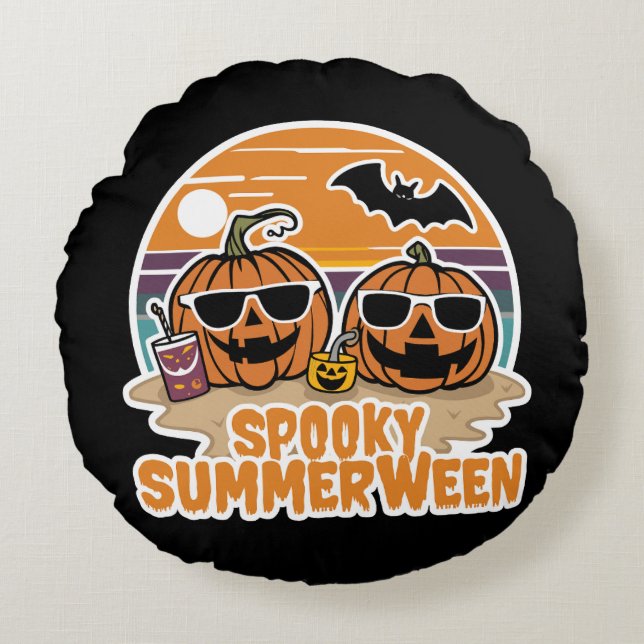 Spooky Summerween - pompoenen op het strand Rond Kussen (Voorkant)