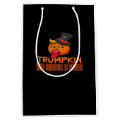 Spooky Trumpkin Halloween Top Hat & Tongue Out- Is Medium Cadeauzakje (Voorkant)