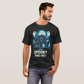Spooky Vibes Only - Hauntingly Cool Halloween Vibe T-shirt (Voorkant volledig)