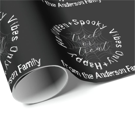 Spooky Vibes Only Zwart-wit Happy Halloween Cadeaupapier (Rol Hoek)