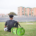 Sport Sac de football de nom personnalisé | Numéro perso<br><div class="desc">Ce cadeau branché est doté d'un design de patch numéro de maillot et de votre choix de personnalisation. Ajoutez leur numéro de maillot, nom, école ou université, année de classe, ou toute autre personnalisation. Toutes les couleurs peuvent être modifiées. Idéal pour un lycée ou un diplômé. Un cadeau simple et...</div>