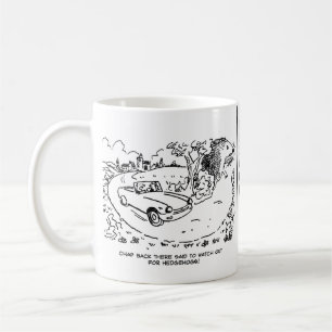 Sportauto's rijden op het platteland met hedgel koffiemok