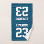 Sports personnalisés numérotés avec le nom<br><div class="desc">Ce "Custom Sports Numéroté Avec Nom Serviette à main" vous permet fièrement d'afficher votre nom et votre numéro, de montrer votre esprit d'équipe dans le style. Doté d'un nom et d'un numéro personnalisables, il s'agit d'un ajout unique et pratique à votre salle de bain. C'est aussi un cadeau réfléchi pour...</div>