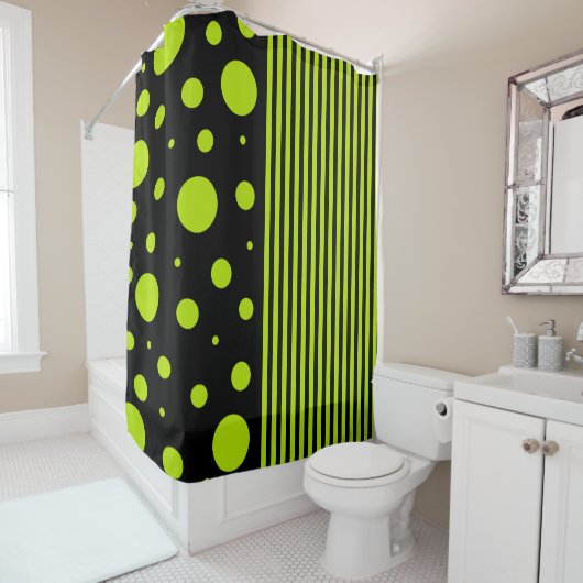 Spots and Stripes - Lime Green Douchegordijn (In situ)