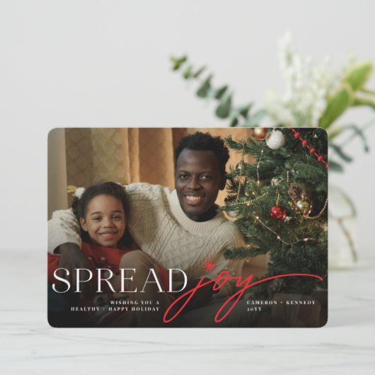 Spread Joy Classic Script Typography Moderne Photo Feestdagenkaart (Staand voorkant)