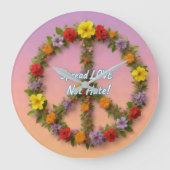 Spread Love Not Hate Grote Klok (Voorkant)