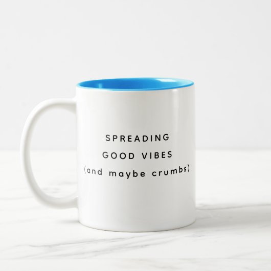 Spreading Good Vibes Happy Humorous Coworker Mug Tweekleurige Koffiemok (Links)