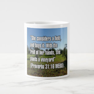 Spreuken 31:16 WEBU Mok
