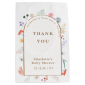 Spring Boho Arch Wildflower Bloemen Baby shower Medium Cadeauzakje (Voorkant)
