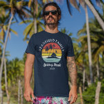 Spring Break Beach Hut Palm Trees Famille<br><div class="desc">Préparez-vous à une inoubliable réunion de famille ce printemps avec nos palmiers d'inspiration rétro et nos t-shirts de cabane de plage ! Nos chemises arborent des palmiers vibrants et une cabane de plage entourée d'un cadre de plage idyllique, parfait pour créer des souvenirs durables lors d'une réunion de famille ou...</div>