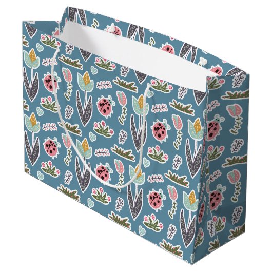 Spring Flowers and Ladybug Pattern Groot Cadeauzakje (Achterkant Gekanteld)