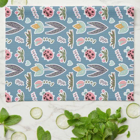 Spring Flowers and Ladybug Pattern Theedoek (Gevouwen)