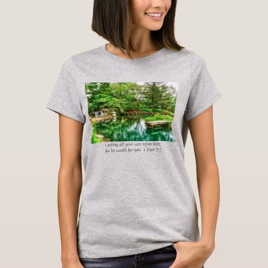 Spring Green Reflections Bijbel Verse T-Shirt (Voorkant)