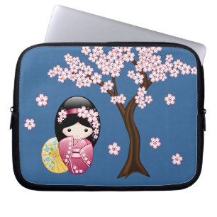 Spring Kokeshi Doll - Japanse geisha wordt in blau Laptop Sleeve