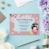 Spring Kokeshi Roze Transparant Venster Verjaardag Acryl Uitnodigingen (Insitu (Huwelijk))