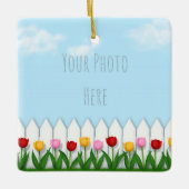 Spring Tulpen Wit Piket Fence Custom Foto Keramisch Ornament (Voorkant)
