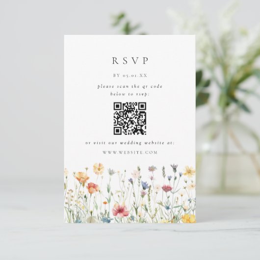 Spring Wildflower QR Code Wedding RSVP Card (Debout devant)