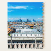 Spritz-cocktail op een tafel met uitzicht van Mila Planner (Achterkant)