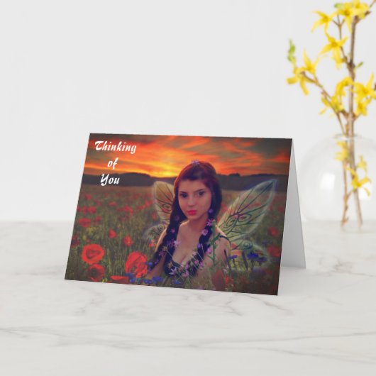 Sprookje bij zonsondergang in een veld van klaproz kaart (Gele Bloem)