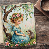 Sprookjesachtige fee met egel in betoverde tuin planner