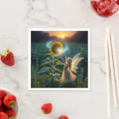 Sprookjesmeisje dat een spreuk op een zonnebloem w servet (Insitu)