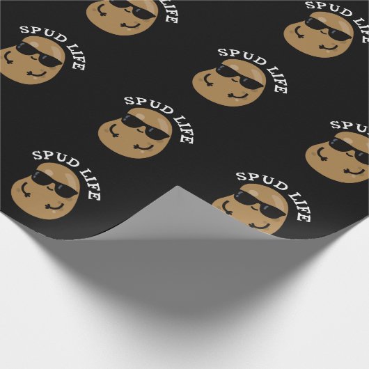 Spud Life Funny Potato Pun Dark BG Cadeaupapier (Hoek)