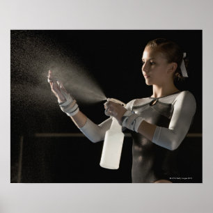 Spuitwater met gymnast op handen poster