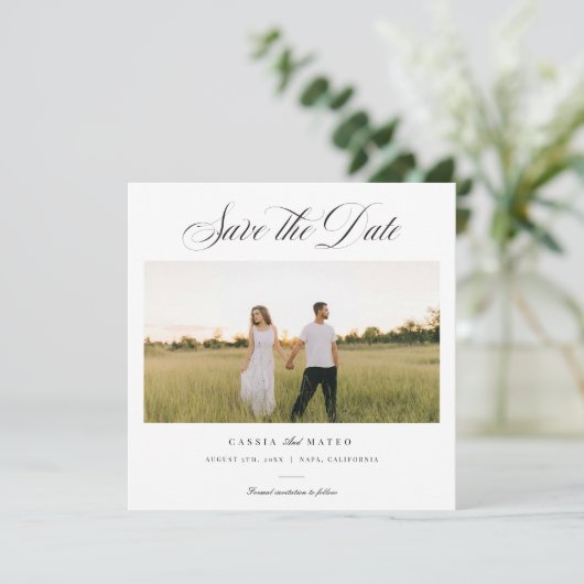 Square Elegant Script Monogram Save the Date Photo Aankondiging (Staand voorkant)