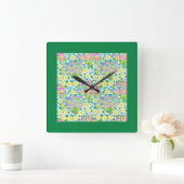 Square Wall Clock, Spring Primroses, Forest Green Vierkante Klok (Huis)