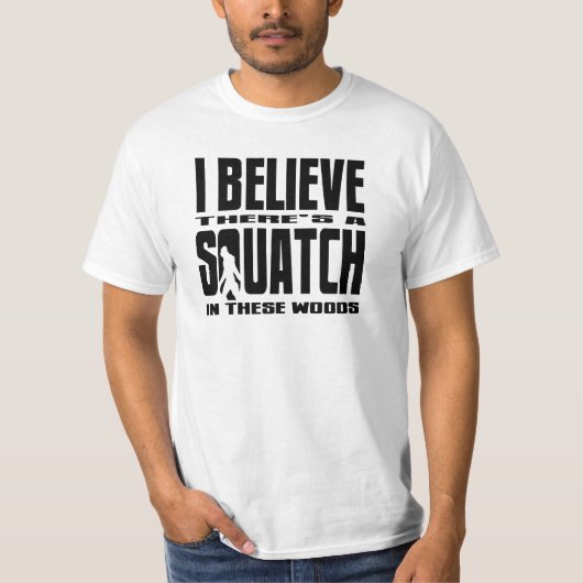 Squatch drôle dans le T-shirt de croyant ces en (Devant)