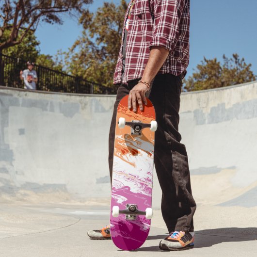 Squiggly Trippy Groovy Abstracte Lesbische Pride V Skateboard (Buiten 2)