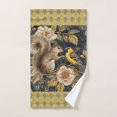 Squirrel and Yellow Canary with Flowers Pattern (Serviette à main)