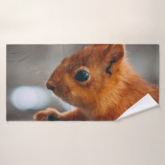 SQUIRREL ON TREE TRUNK (Serviette de bain)