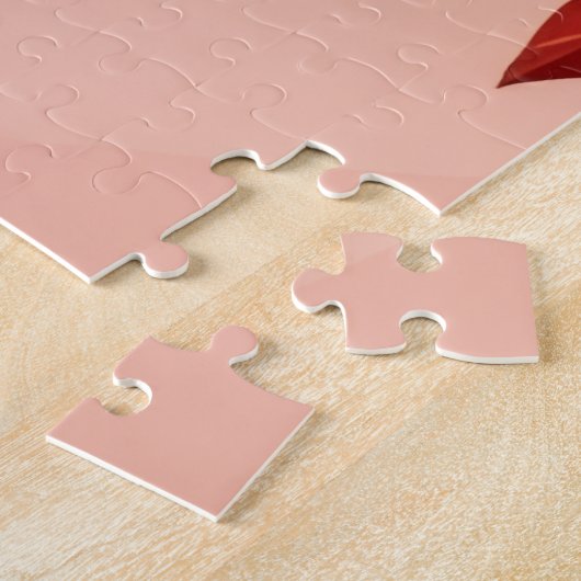 Squirrels Tossing Giant Valentine's Strawberry Legpuzzel (Zijkant)