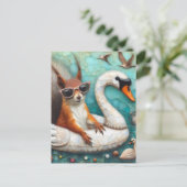 Squrriel in een Swan Float Digitale kunst Briefkaart (Staand voorkant)