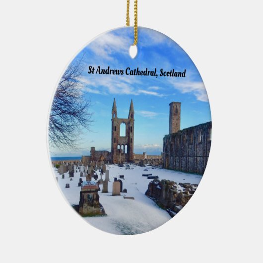 St Andrews Scotland Cathedral Ruins in Snow Keramisch Ornament (Rechts)
