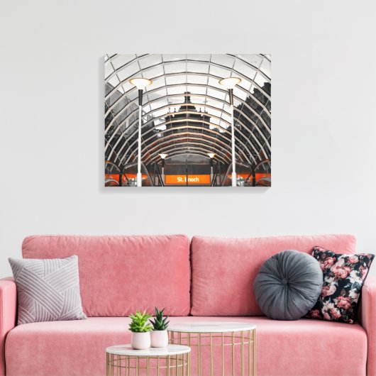 St Enoch's Metro Station, Glasgow, Schotland. Canvas Afdruk (Insitu (Woonkamer))