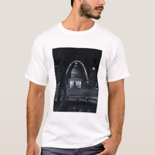 St. Louis Gateway Arch bij nacht T-shirt